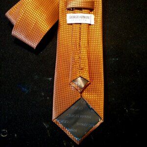 Giorgio Armani Cravatte  Luxurious Neck Tie GOLD ALL SILK Handmade in Italy